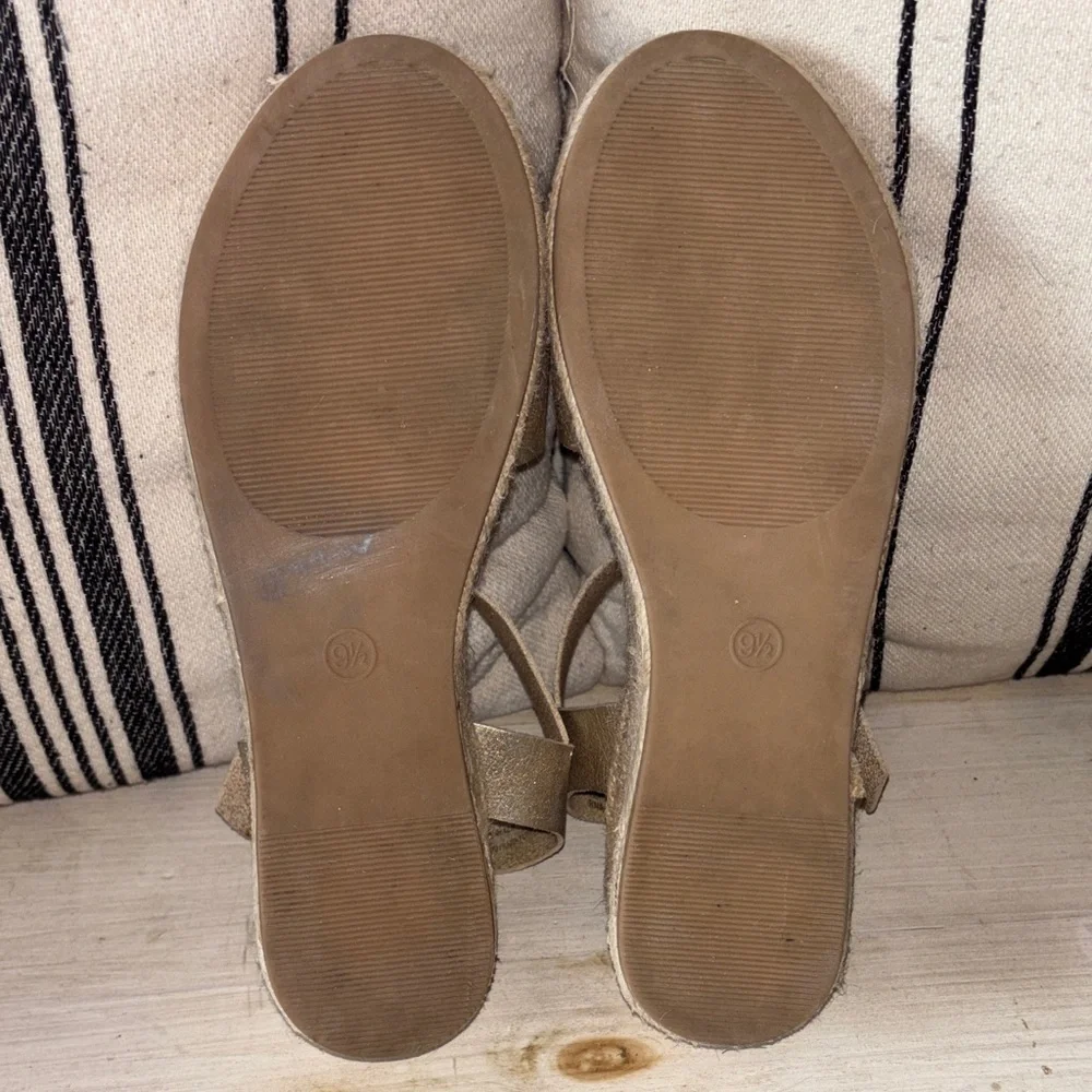 Universal Thread Gold Metallic Espadrille Spring Summer Sandals 9.5